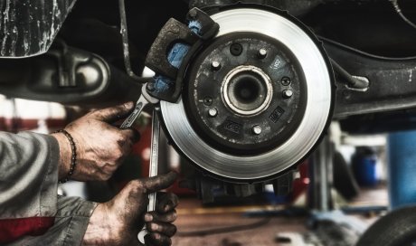 Remplacement plaquettes de frein à Condamine. ALB Automobiles Renault